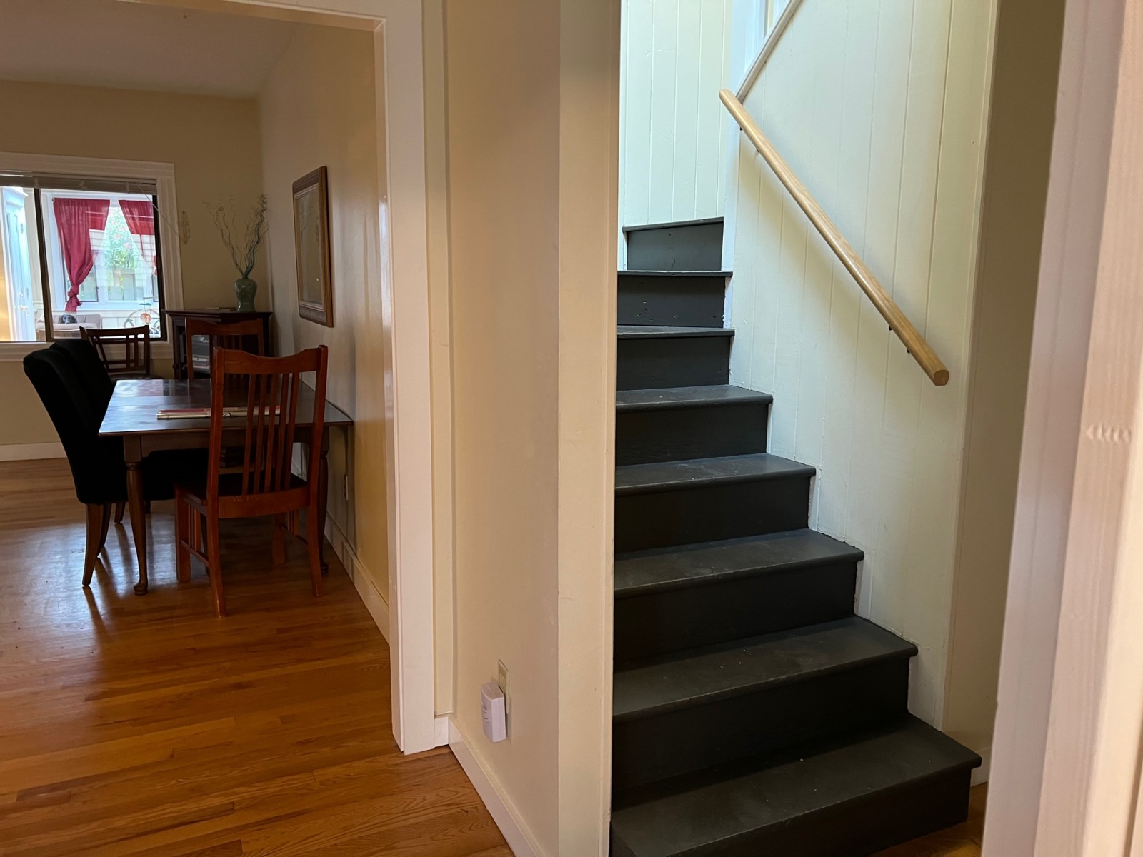 The-Annex-Stairs-to-upper-level